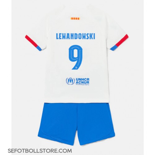 Barcelona Robert Lewandowski #9 Replika babykläder Bortaställ Barn 2023-24 Kortärmad (+ korta byxor)